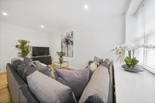 Eton House-Stunning-Castle views-5Bed-Free-Parking - Housity