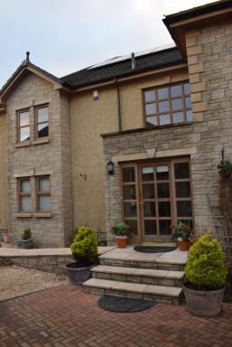 Kelpies Serviced Apartments Kavanagh- 5 Bedrooms - Housity