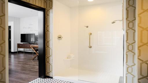 Hotel Indigo - Kansas City Downtown, an IHG Hotel - Housity