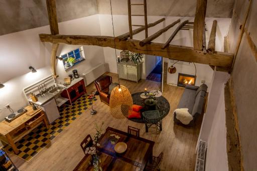 Aan de Holle Weg. Zeer landelijk gelegen verbouwde stal tot woning - Housity
