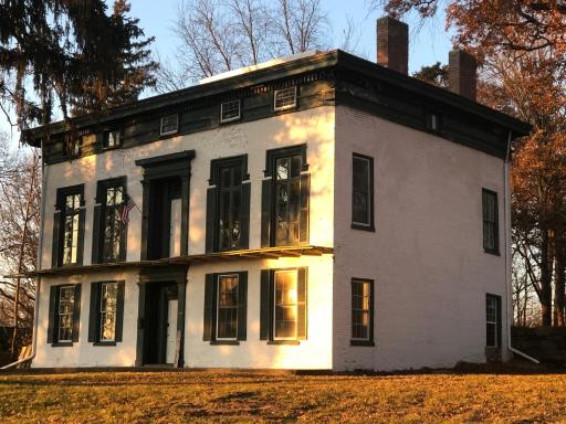 Historic McDonald Airbnb - Housity