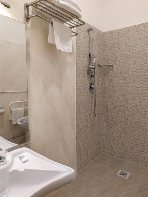 Moonlight Hotel&Suites - Housity