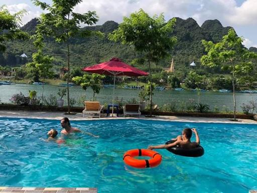 Restful River Bungalow - Housity