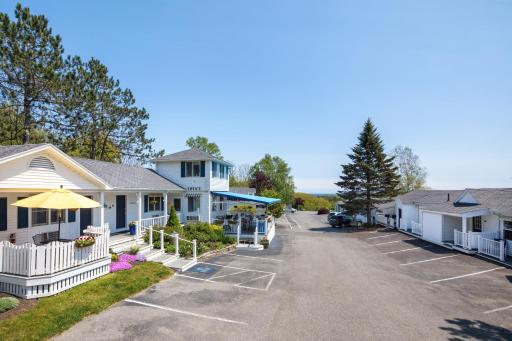 Glen Cove Inn & Suites Rockport - Housity