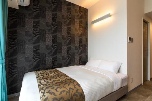 MrKINJO Miki24 in front of Makishi Station - Housity