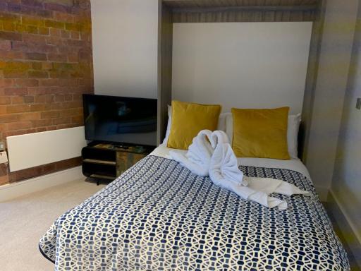 Riverside Studio Apartments Close To City Centre - Housity