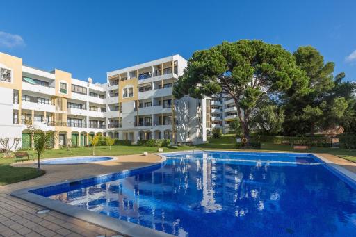 Modern Top Floor Apartment 60m2 - Balcony with Pool & Sea View - Vilamoura - Housity