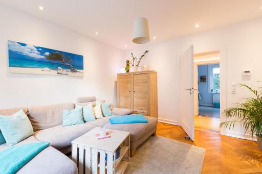 ZV2001 Private Apartments & Rooms near Exhibition Ground (room agency) - Housity