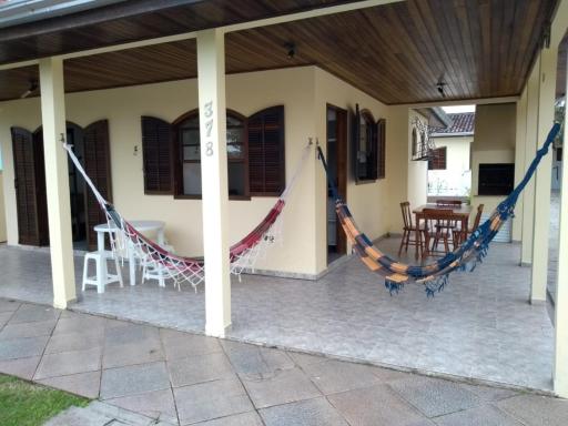 Casa Guaratuba espaçosa e confortável - Housity