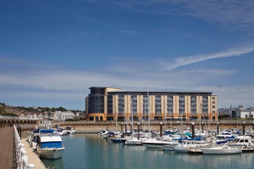 Radisson Blu Waterfront Hotel, Jersey - Housity