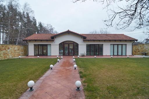 Villa near the forest and Kiev sea - Housity