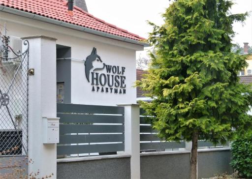 Wolf House Apartman - Housity