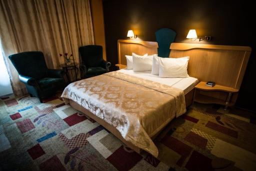 Ambassador Hotel - Housity