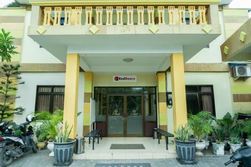 RedDoorz @ Gatot Subroto Ende - Housity