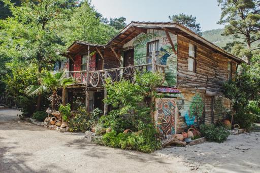 Kadir's Top Tree Houses - Housity