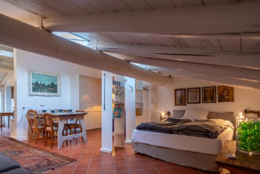 S. Trinità 18, Suites & Rooms - Housity