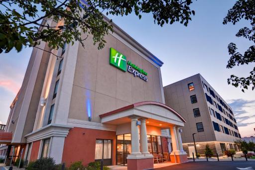 Holiday Inn Express Boston, an IHG Hotel - Housity