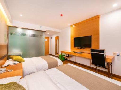 GreenTree Inn Huayin Huashan Scenic Area Xiyue Hotel - Housity
