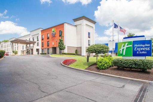 Holiday Inn Express & Suites - Albany Airport - Wolf Road by IHG - Housity