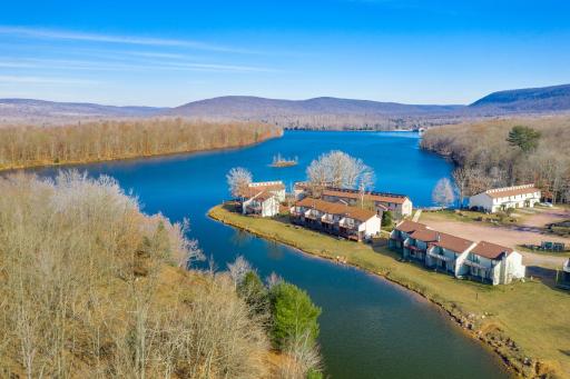 Crown Resorts at The Poconos - Housity