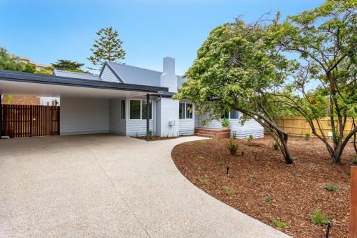 Molly's Beach House: - Housity