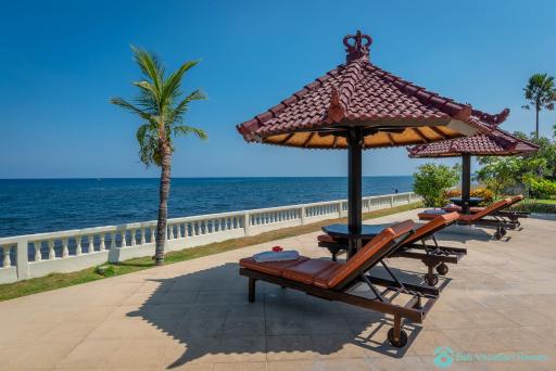 Villa Namasté - Beachfront at Lovina 10P, Pool, BBQ - Housity