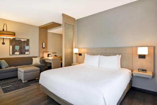 Hyatt Place Fresno - Housity