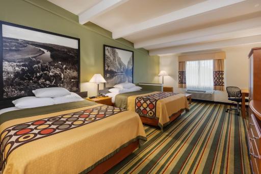 Super 8 by Wyndham Beaumont I-10 College St - Housity