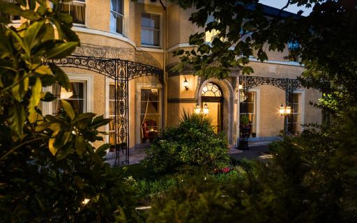 Cork's Vienna Woods Hotel & Villas - Housity