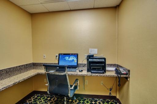 Holiday Inn Express & Suites Wytheville by IHG - Housity
