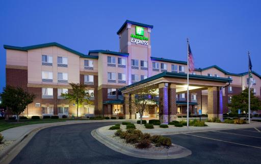 Holiday Inn Express Hotel & Suites-St. Paul by IHG - Housity