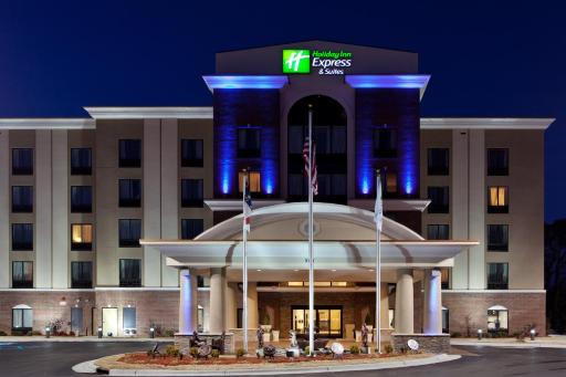 Holiday Inn Express Hotel & Suites Hope Mills-Fayetteville Airport by IHG - Housity