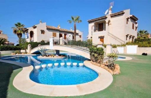 Cozy house near La Mata beach - Housity