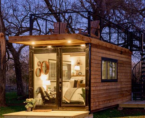 The Strazza House Cute Tiny Container House 12 min to Magnolia Silos - Housity