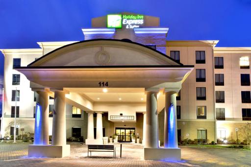 Holiday Inn Express & Suites Oak Ridge by IHG - Housity