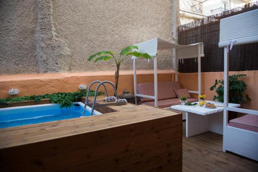 ChrisAndro Apartments - Housity