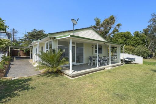 Toukley Lakefront House,Toukley - Housity