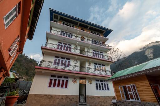 Magellan's The Grand Lachen - Housity