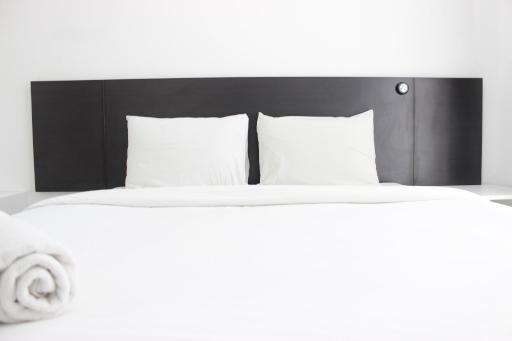Stylish Studio Room Grand Asia Afrika Apartment By Travelio - Housity