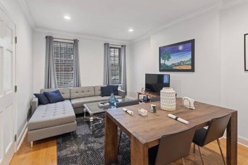 Beautiful 2 bedroom-Graduate Hospital-Back Patio - Housity