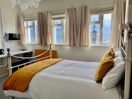 Waterfront Inn - Housity