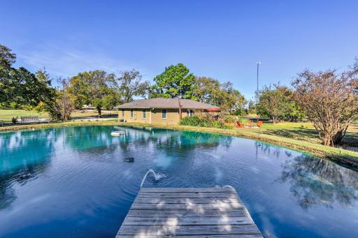 Pottsboro Home on 2 Acres with Hot Tub, Near Marina! - Housity