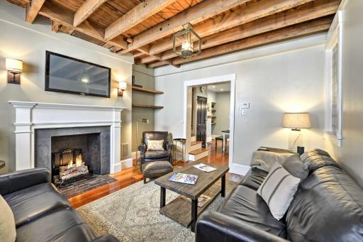 Trinity Home in Center City with Free Parking! - Housity