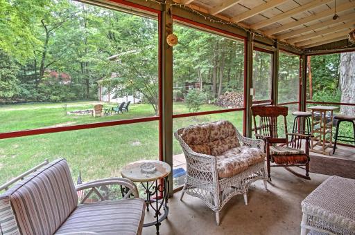 Harbert Cottage and Studio with Porch Half Mile to Beach! - Housity