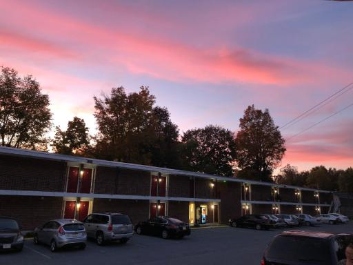 The Autumn Inn - Housity