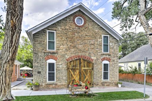 Historic Laramie Condo - 3 Blocks to Downtown and UW - Housity