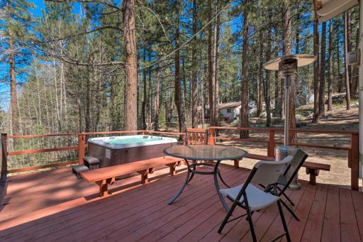 Stateline Escape about 2 Mi to Heavenly, Lake and Casino! - Housity