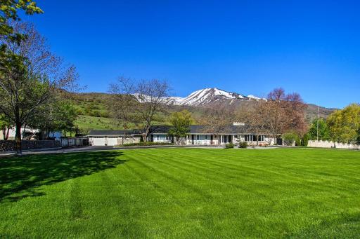 Wellsville House with Mtn Views and Pickleball Court! - Housity