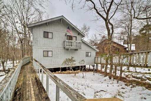 Home with Massanutten Resort Amenities - Near Skiing! - Housity