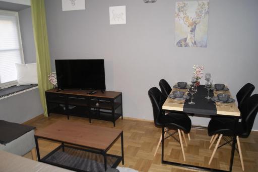 Under Castle Apartment - Housity